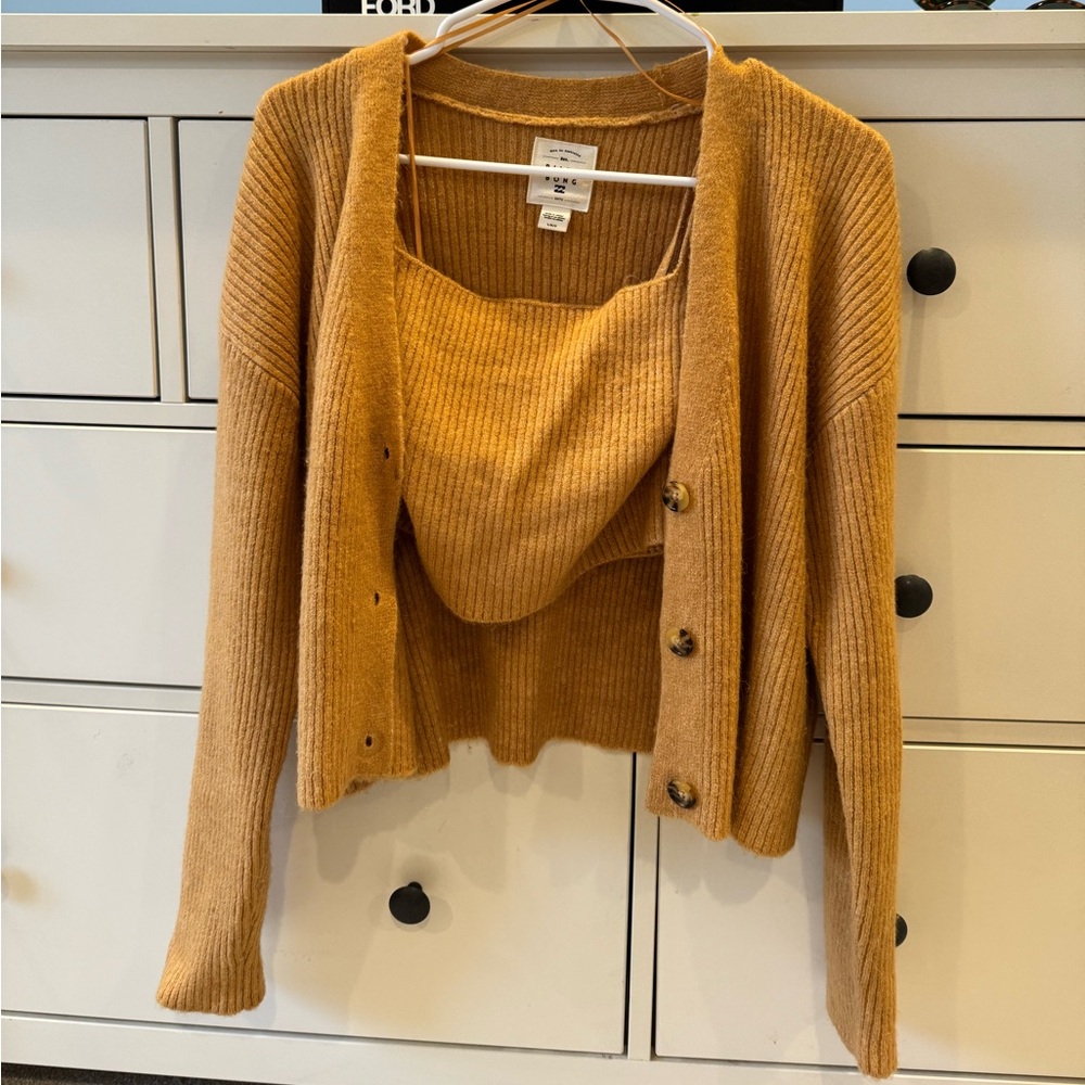 Billabong Women's Tan Sweater Set